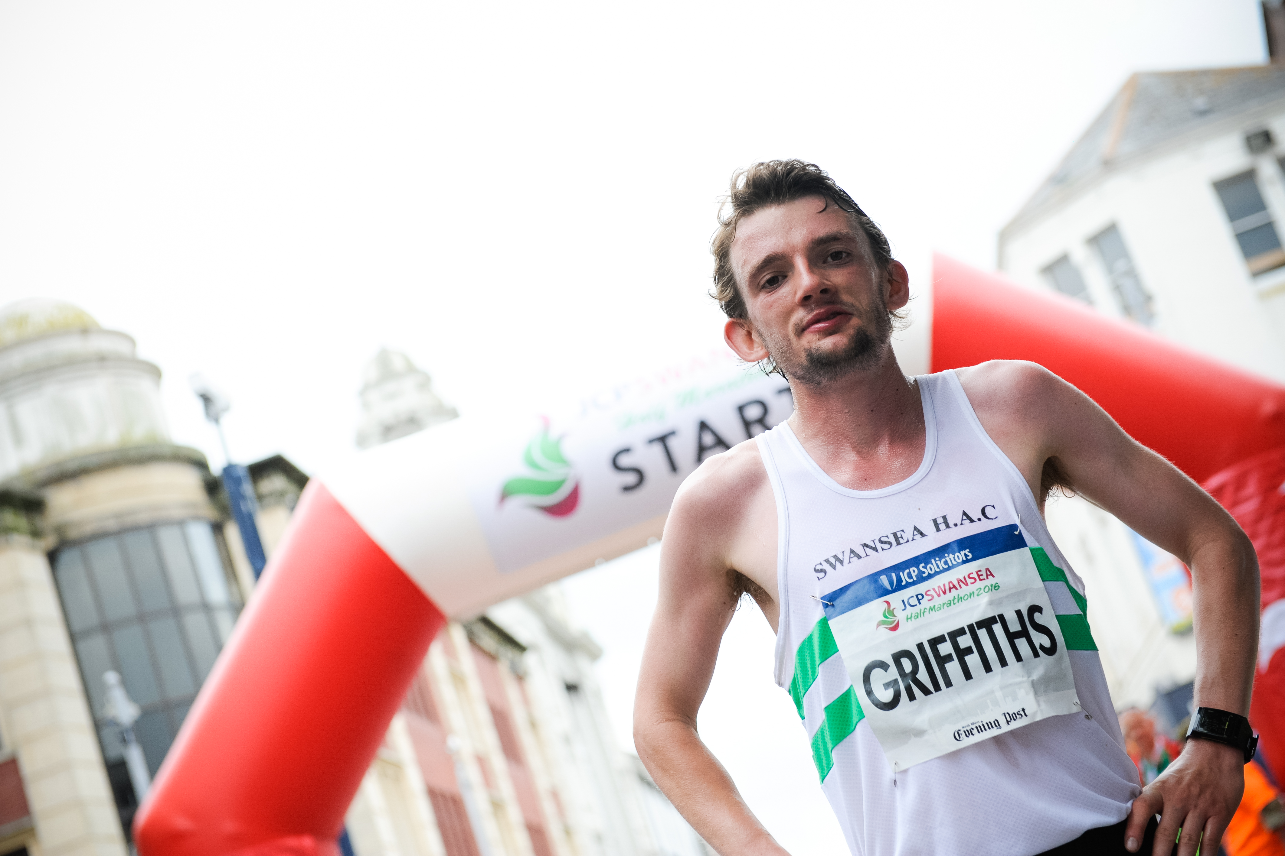 Dewi Griffiths and Hannah Walker win JCP Swansea Half Marathon 2016 with new course records